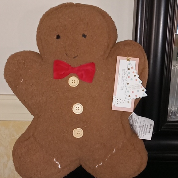 CUPCAKES & CASHMERE GINGERBREAD SHAPED PILLOW NEW - Picture 1 of 6